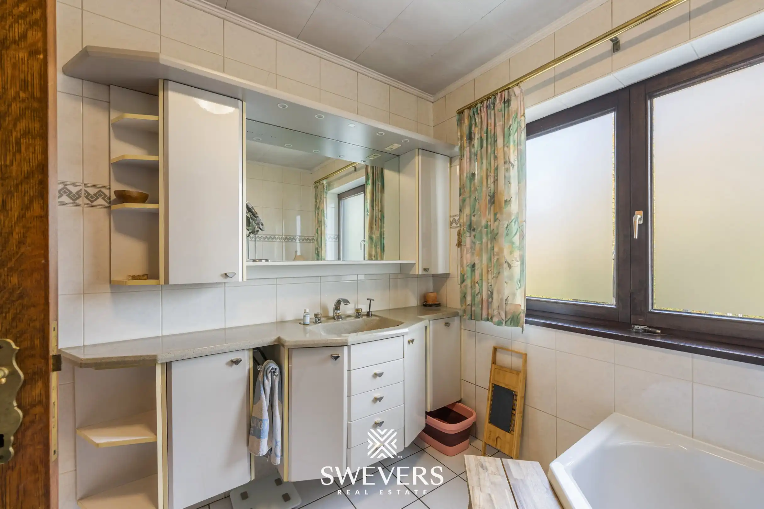 Ruime open bebouwing met 5 slaapkamers en grote tuin in Diepenbeek foto 21