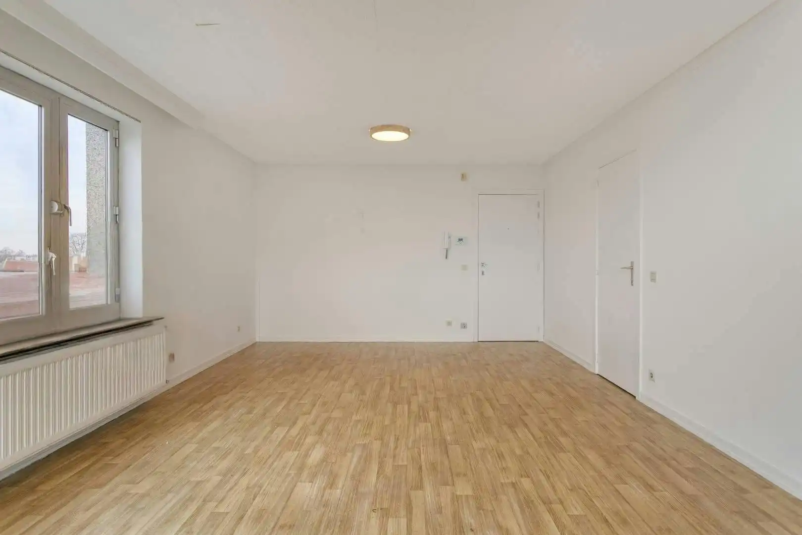 Instapklaar en lichtrijk appartement met garage in Roeselare foto 3