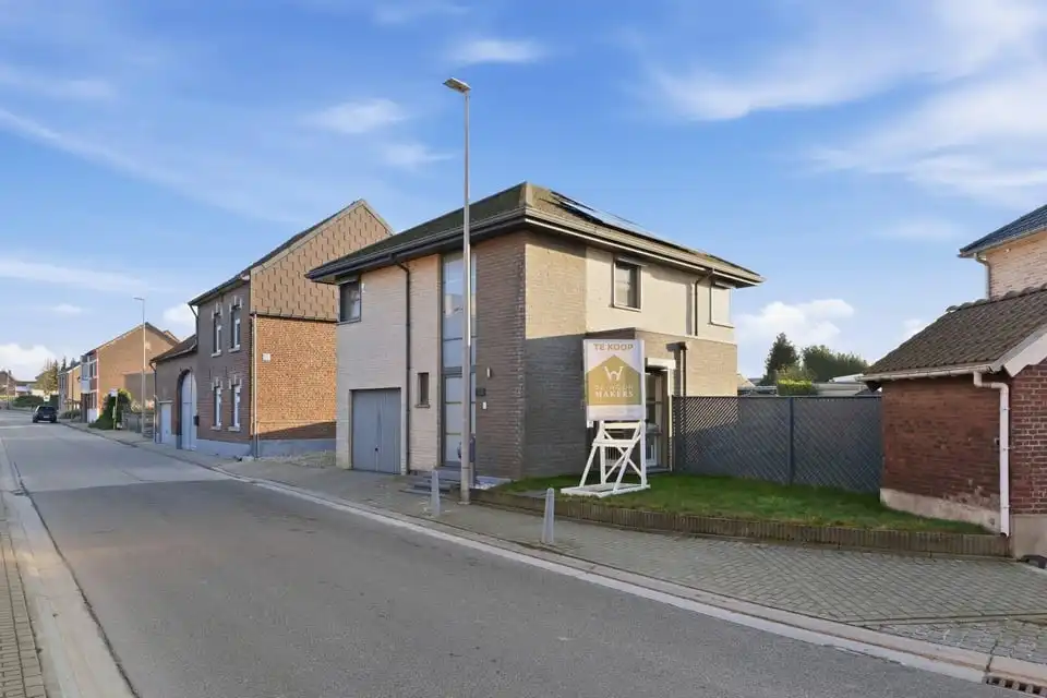 GEZELLIGE GEZINSWONING MET GARAGE IN SINT-TRUIDEN foto {{pictureIndex}}