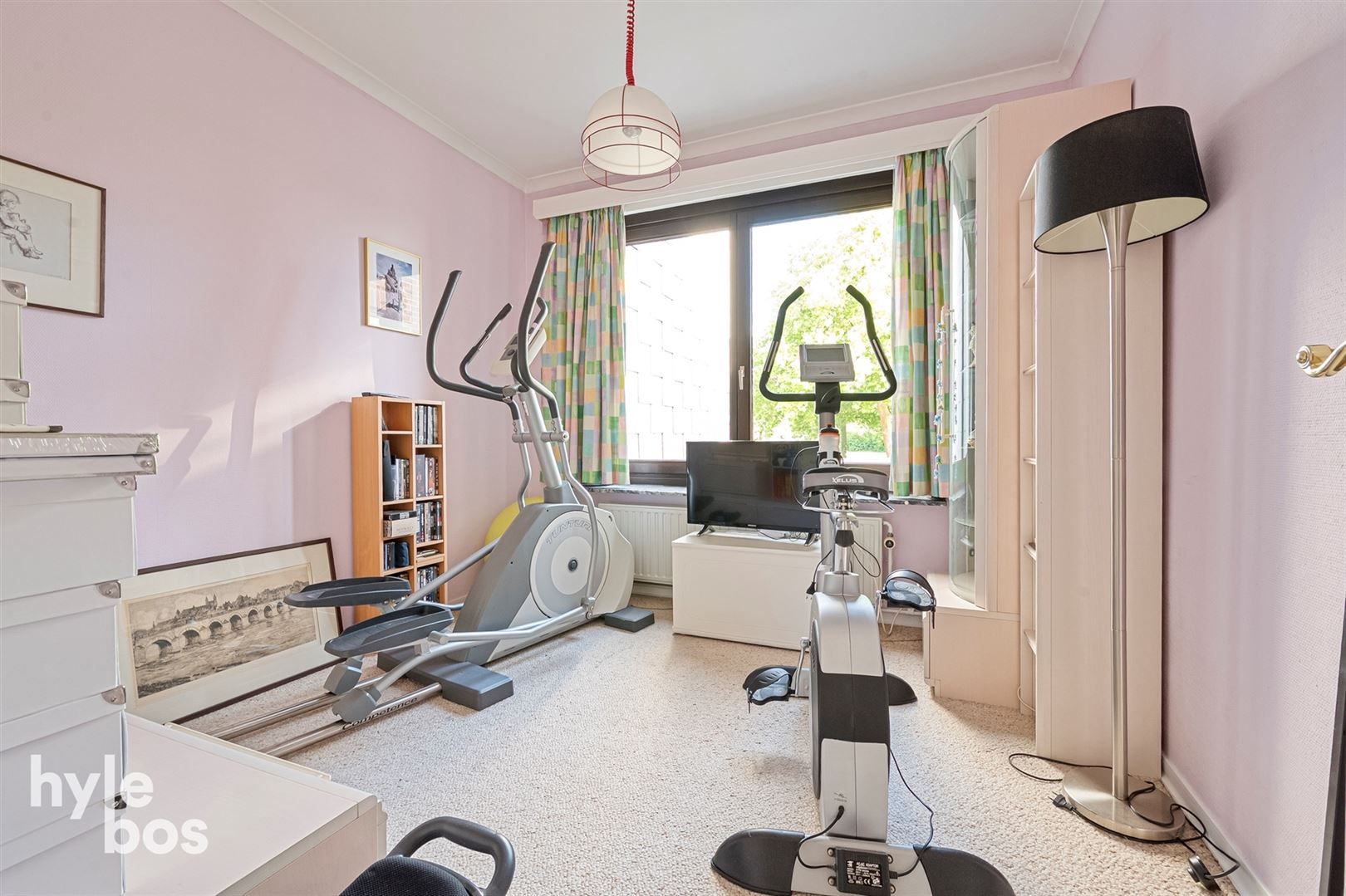 Stijlvolle ruime woning met praktijk & stadstuin foto 17