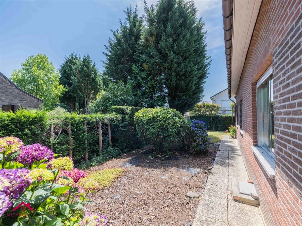 Vrijstaande, gelijkvloerse gezinswoning met inpandige garage foto 7