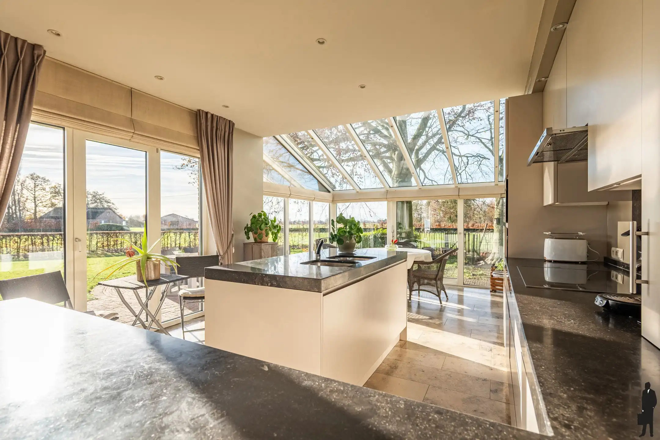 Landelijk gelegen woning in Minderhout op ca 9.000 m² grond foto 25