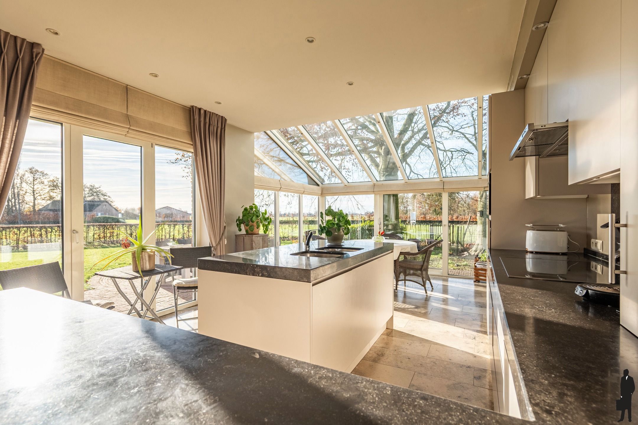 Landelijk gelegen woning in Minderhout op ca 9.000 m² grond foto 25