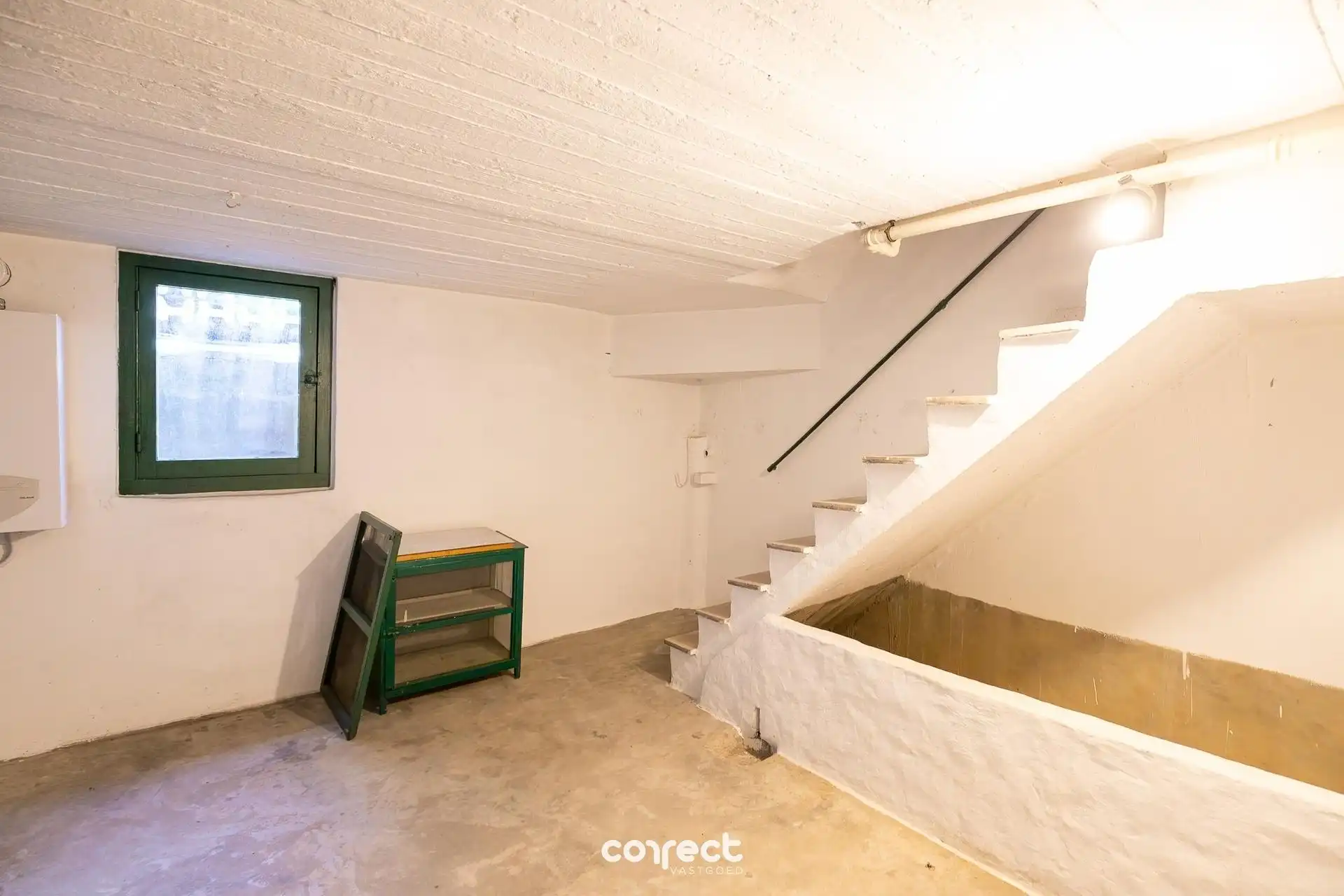Centraal gelegen ruime halfopen bebouwing met 4 slaapkamers, tuin en garage. foto 14