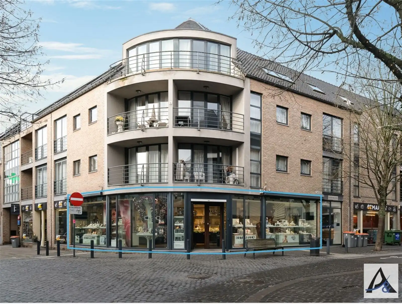 Handelsgelijksvloers op topligging! foto {{pictureIndex}}