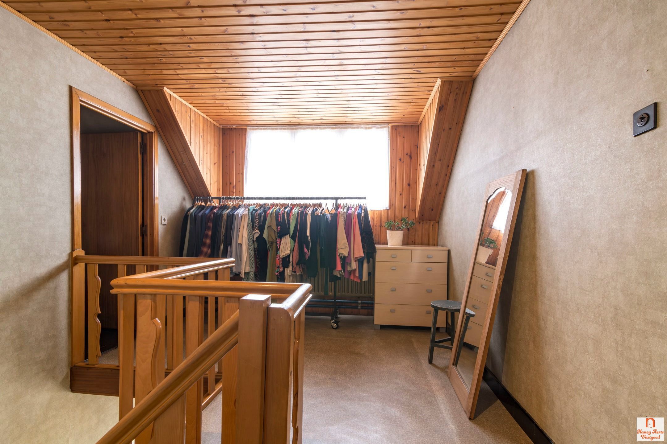 Sfeervolle jaren ’60-woning met grote tuin in rustige straat foto 62