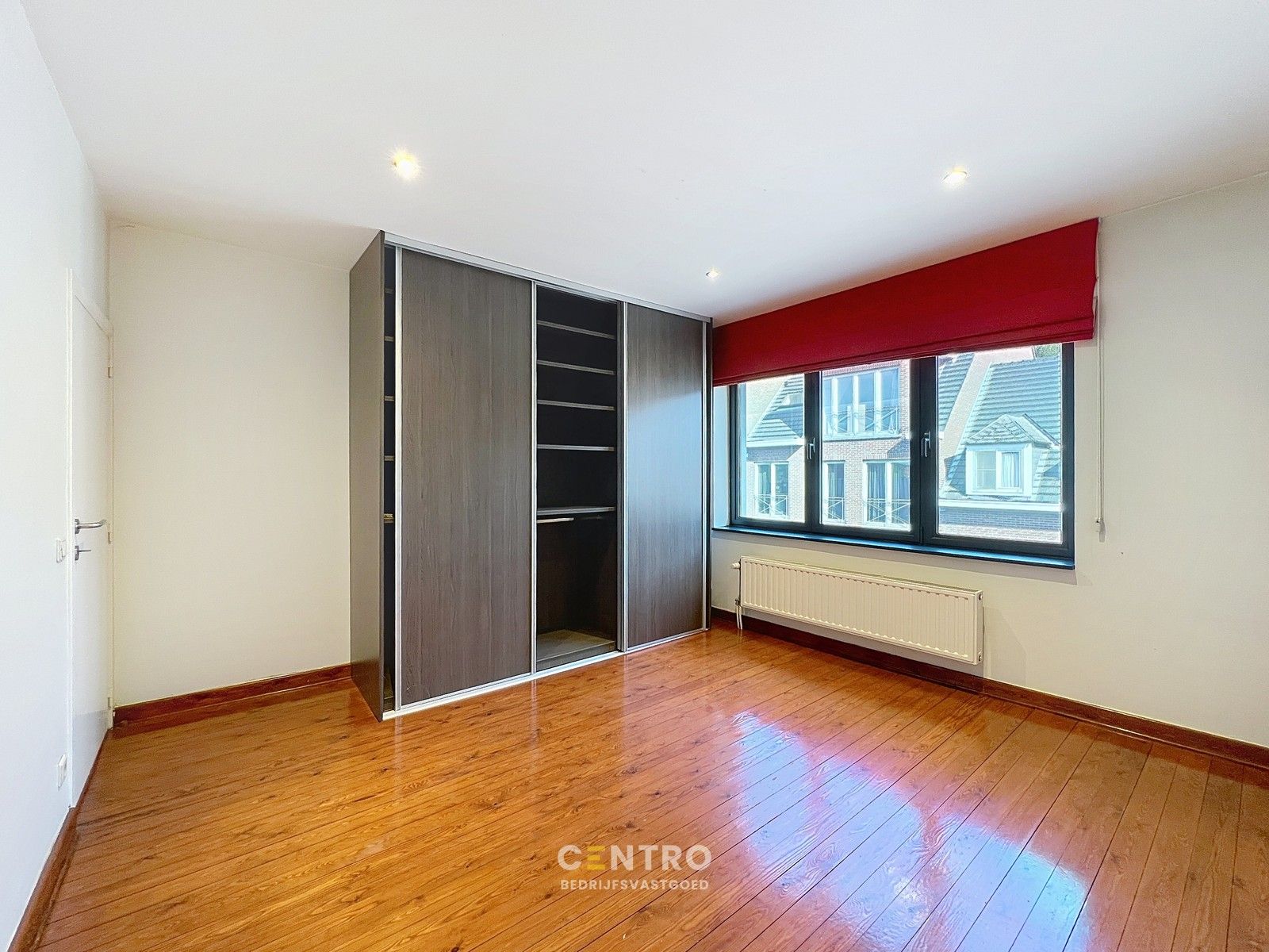 RUIME woning met kantoor/praktijk/winkelruimte van 20m² + ondergrondse GARAGEBOX op COMMERCIËLE ligging te Tielt! foto 32