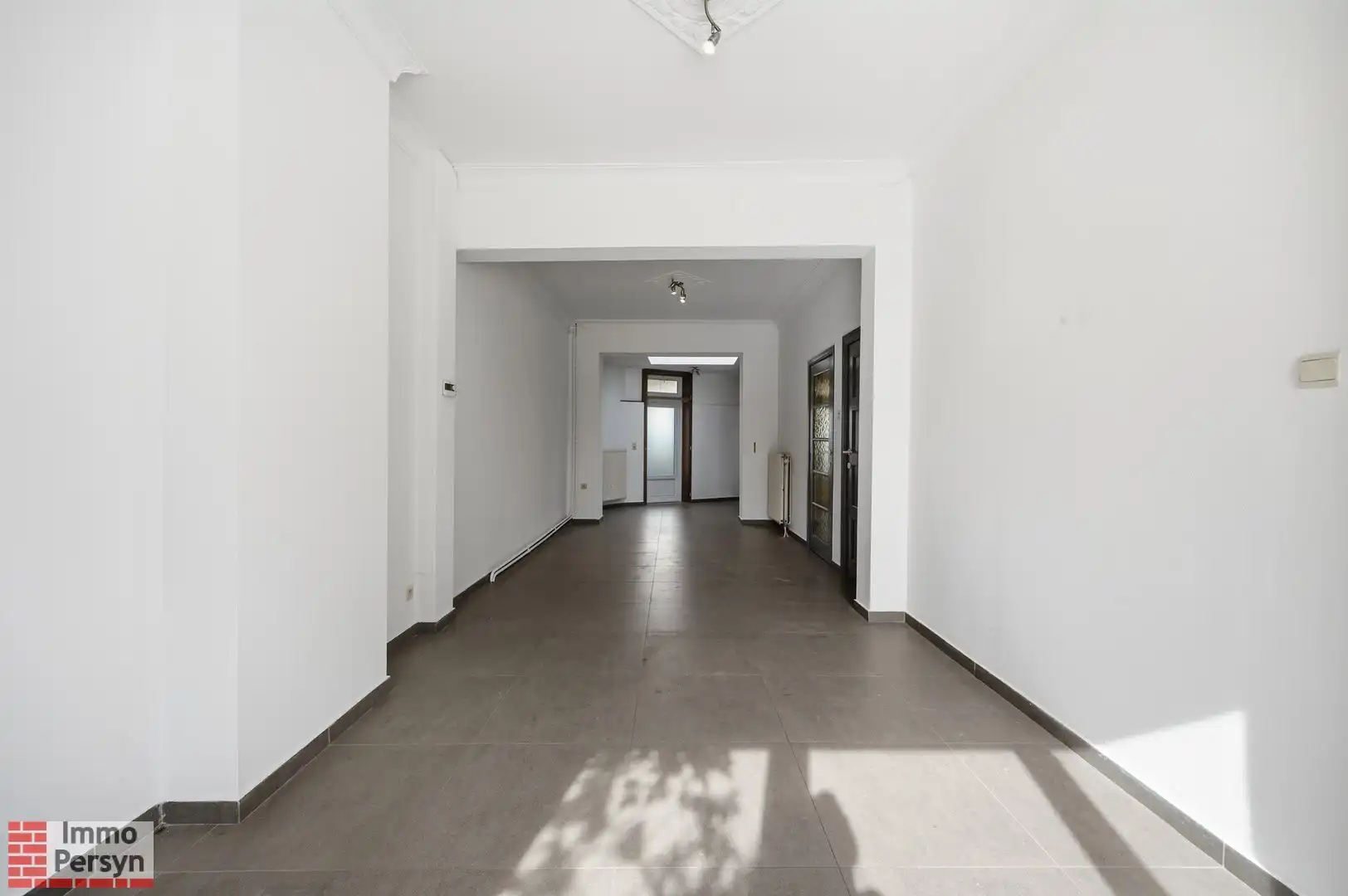 Rrijwoning met 4 slaapkamers. foto 6
