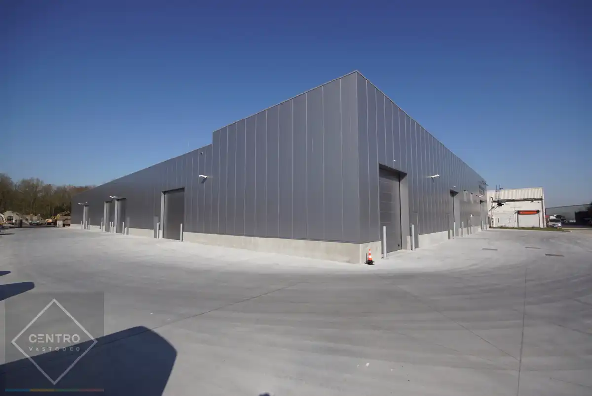 Perfect instapklare OPSLAGRUIMTE ( 261m²) op industriezone "Herdersbrug" te Brugge. Vlakbij haven van Zeebrugge! foto 6