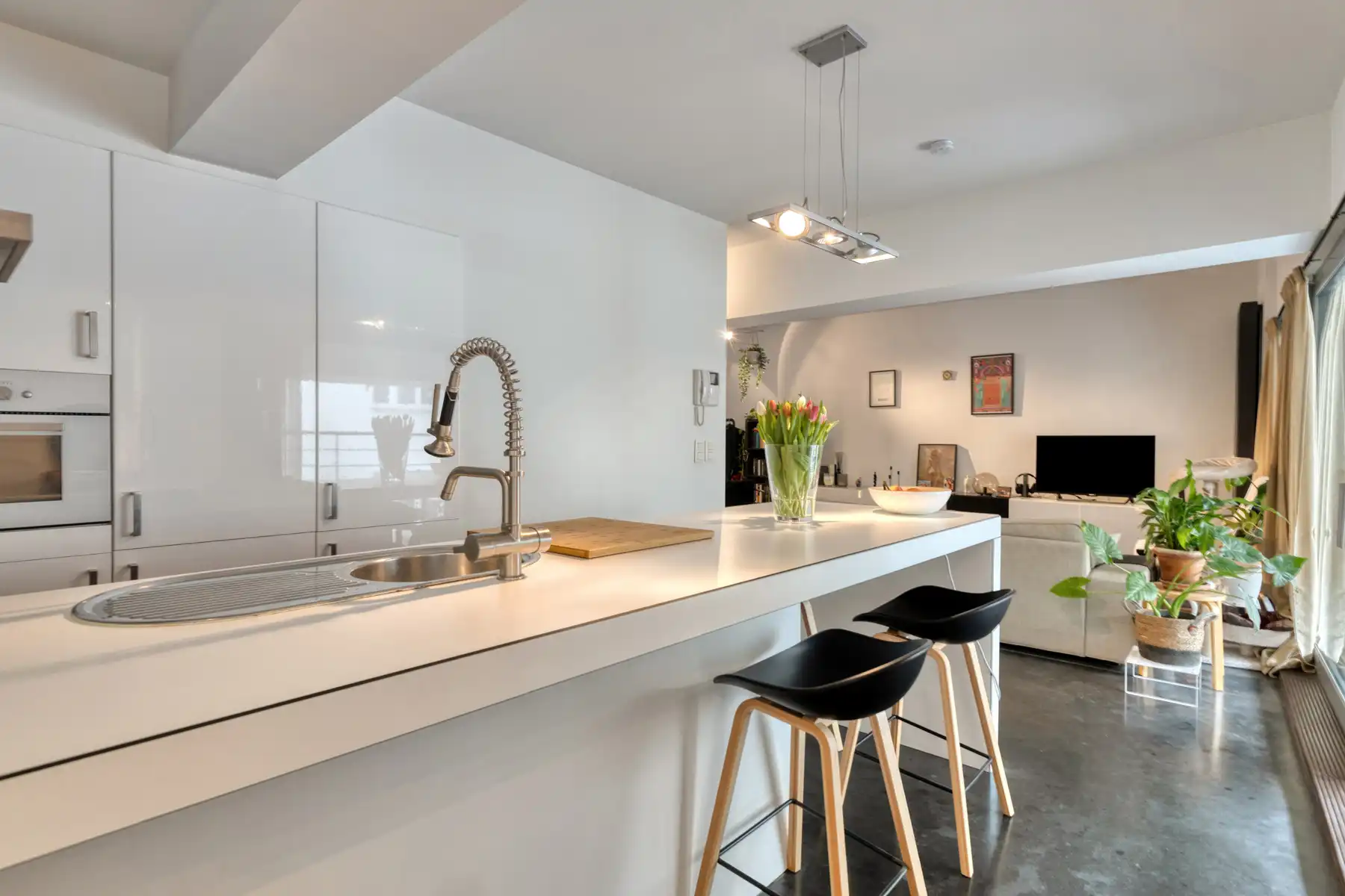 Instapklaar Loftappartement met ruim terras foto 6