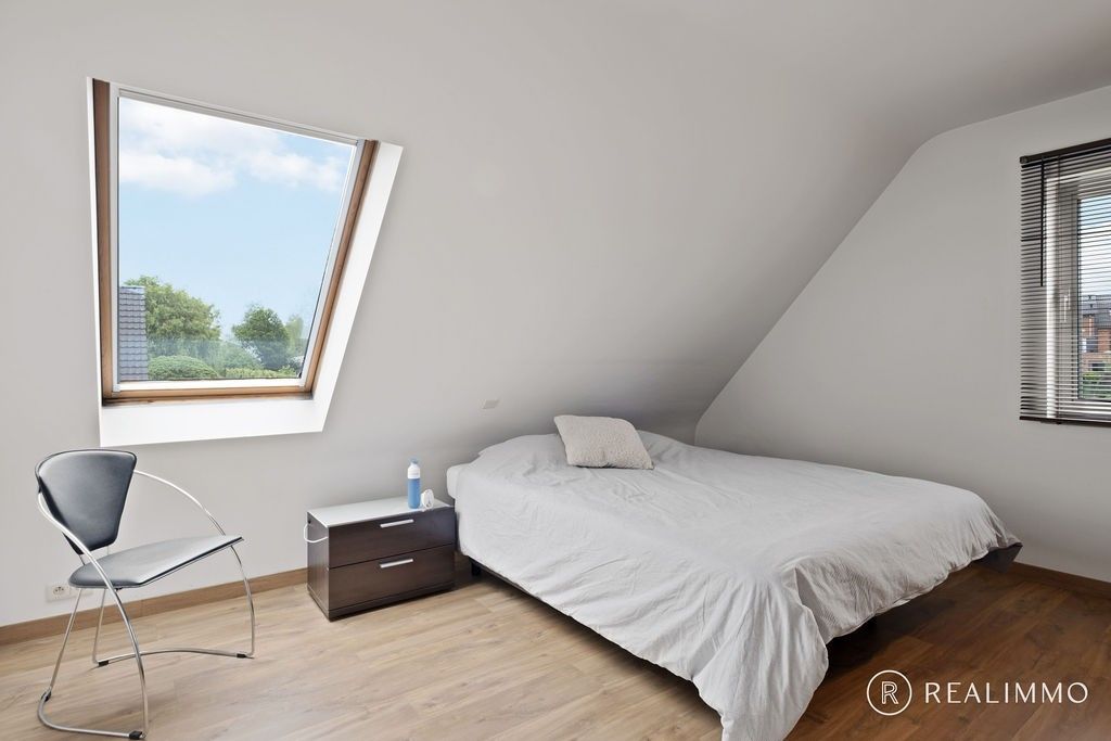Stijlvolle ruime alleenstaande villa! foto 14