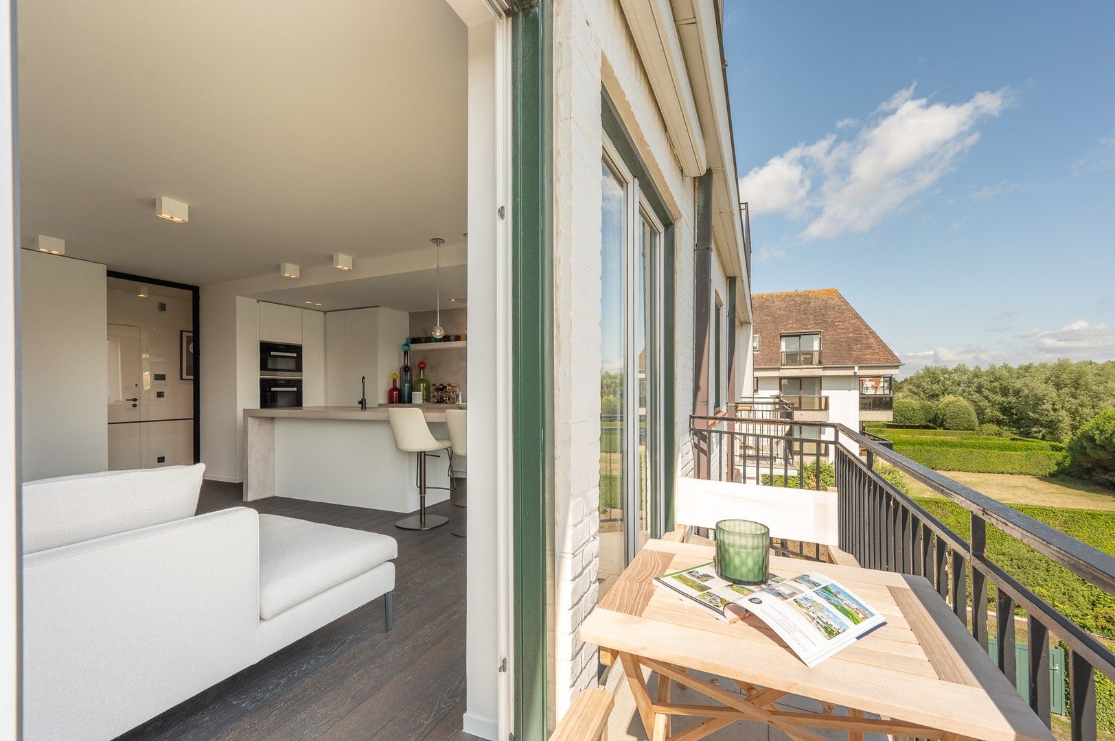 Hedendaags, instapklaar zuidgericht appartement, rustig gelegen in het Zoute. foto 7