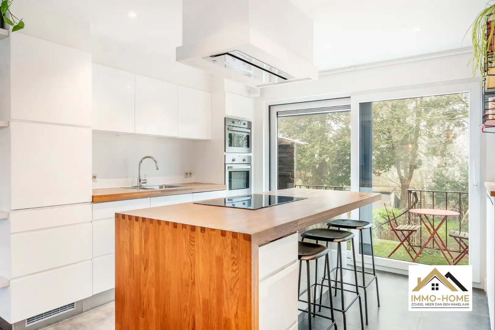 Ruime instapklare woning op toplocatie!   foto 2