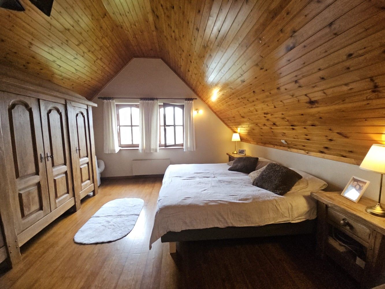 Karaktervol landhuis met bijgebouw op mooi, breed perceel met een opp. van 30a32ca foto 18