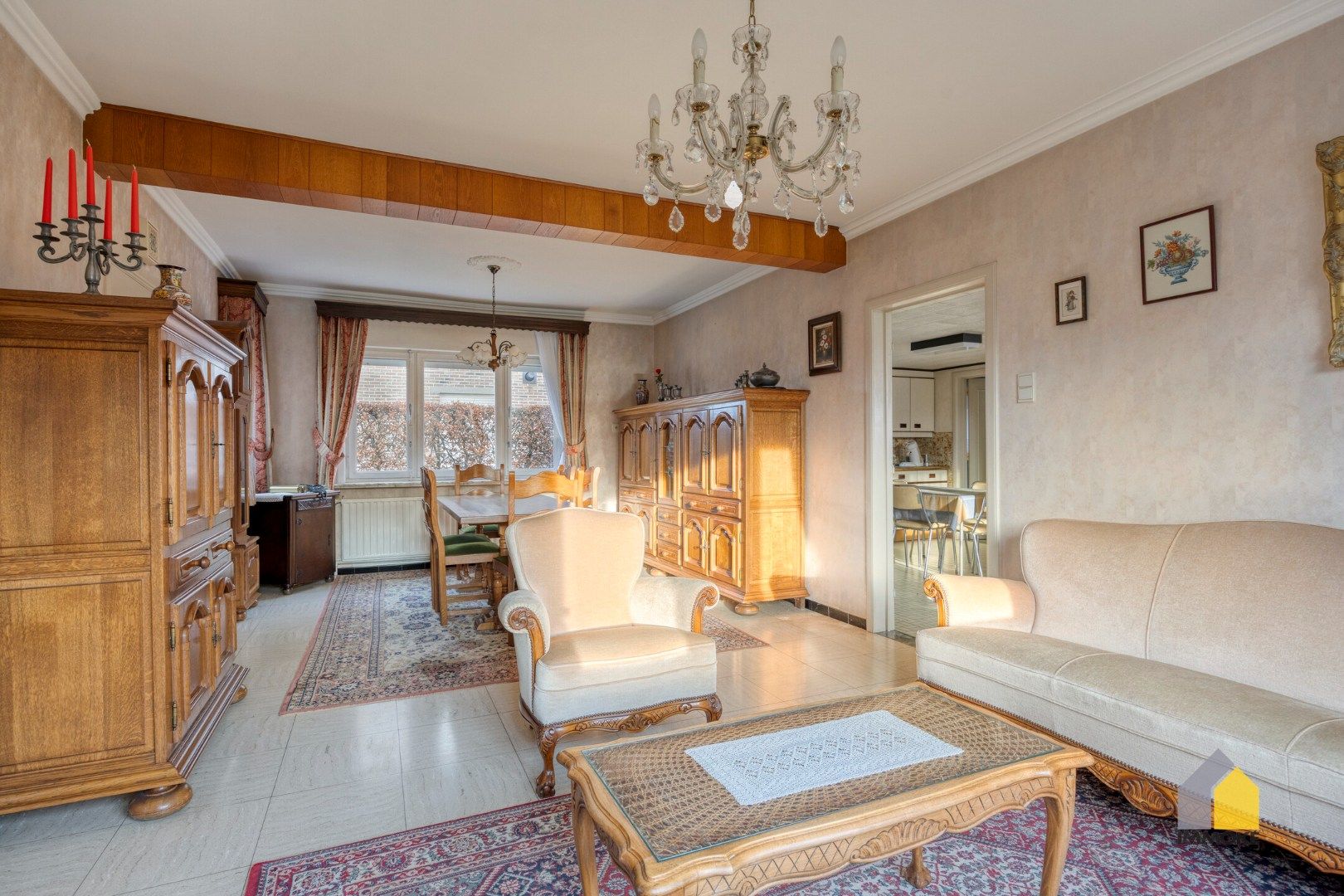 Op te frissen woning met 4 slpks op ruim perceel van 9 a 78 ca. foto 2