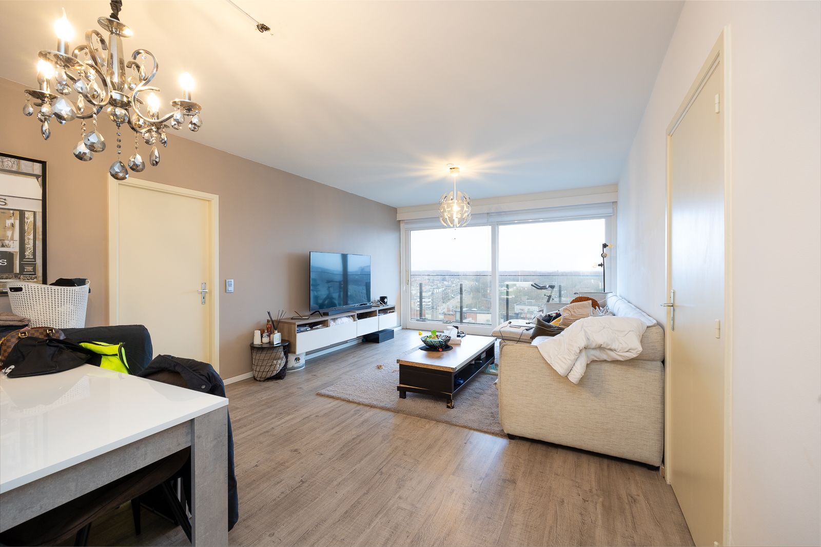 2 slaapkamer appartement op de 11e verdieping in Merksem te koop! foto 3