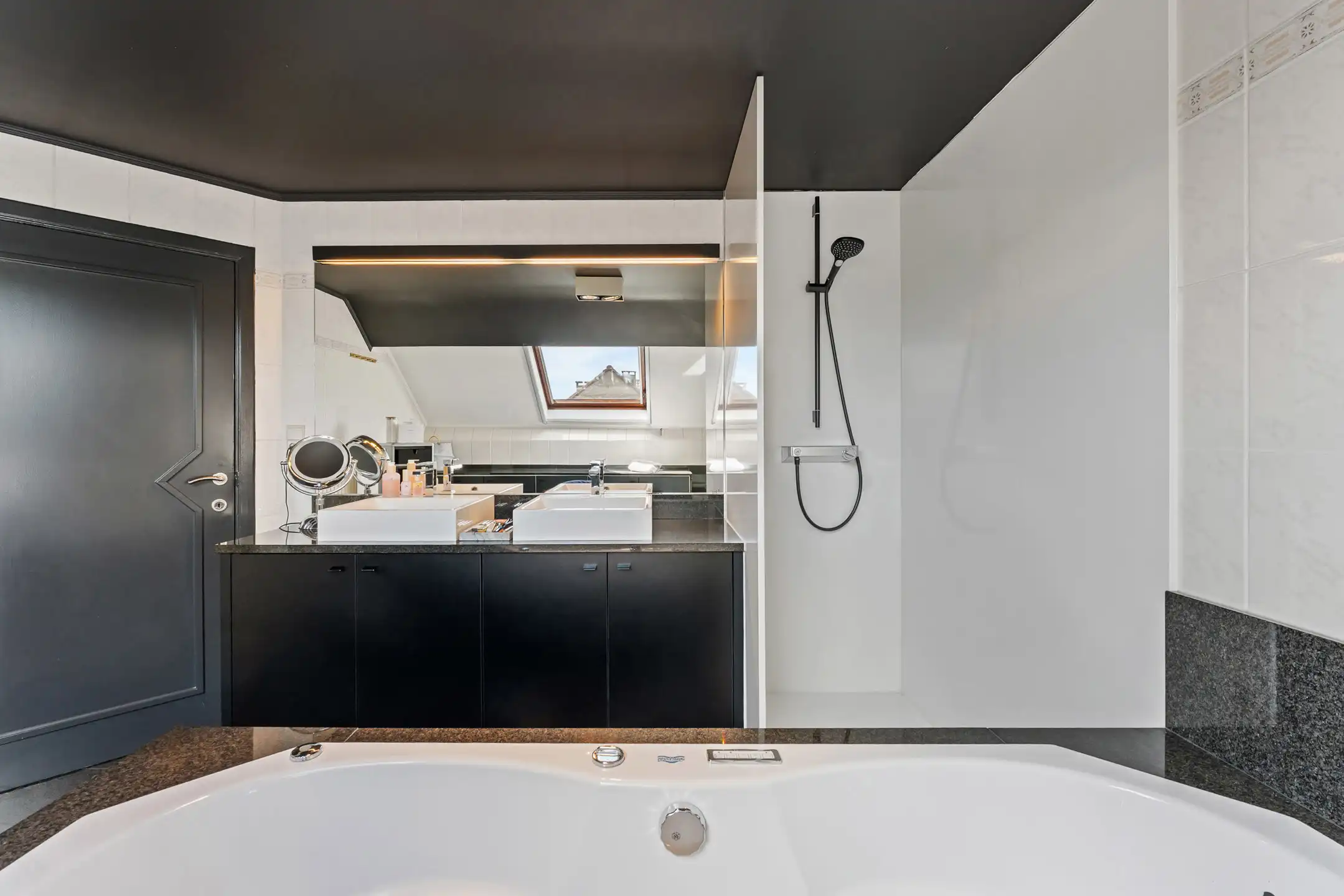 Ruime woning met tal van mogelijkheden te Valmeer foto 24