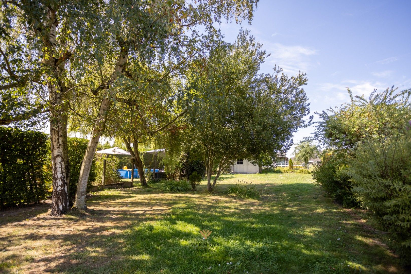 Woning met 3 slaapkamers en grote dubbele garage op prachtige locatie. foto 22