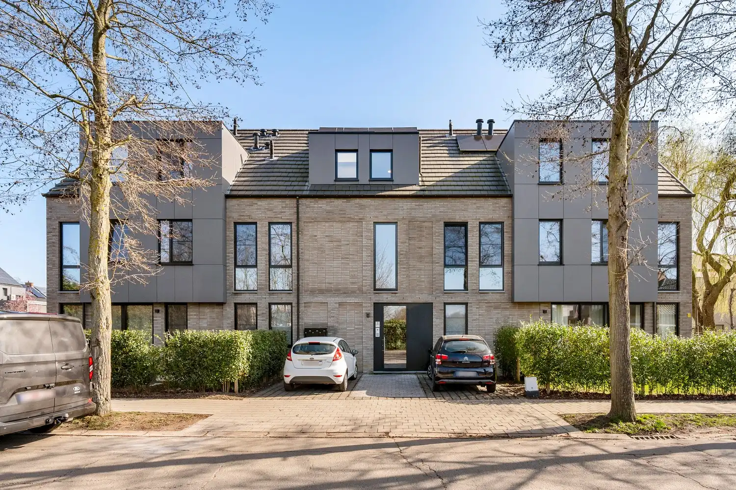 LUXE-APPARTEMENT I 2 STAANPLAATSEN I EPC= E19 I RUSTIG GELEGEN foto {{pictureIndex}}