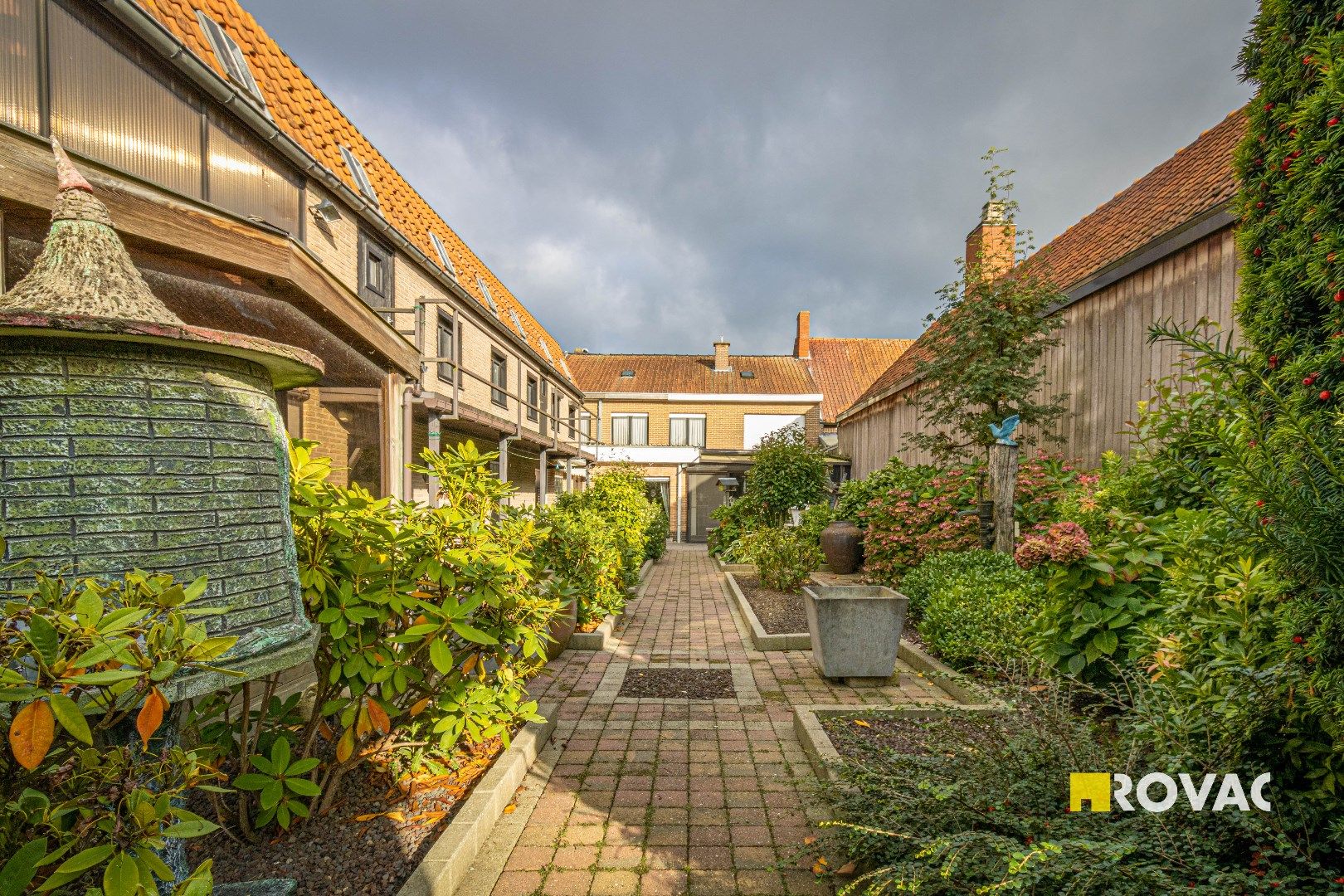 Statige en zeer ruime woning met 6 kamers en uitweg foto 7