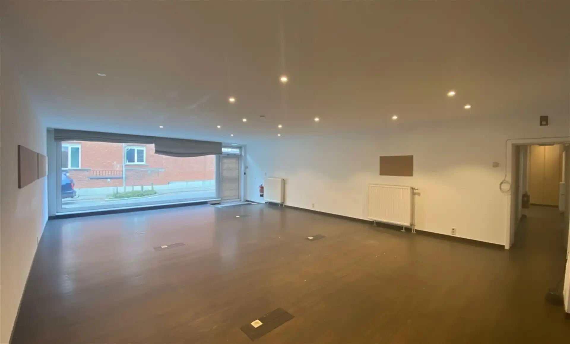 Kantoorruimte/showroom/praktijkruimte foto 4