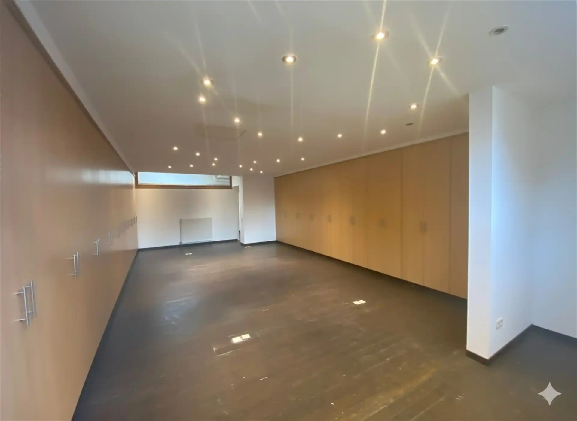 Kantoorruimte/showroom/praktijkruimte foto 4