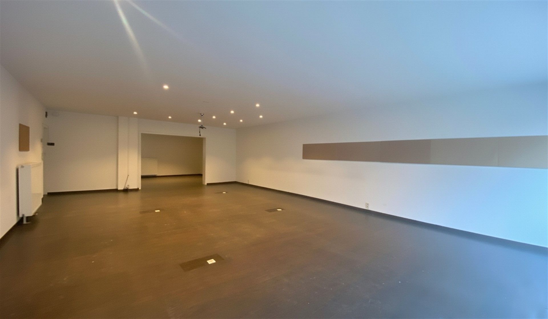 Kantoorruimte/showroom/praktijkruimte foto 4