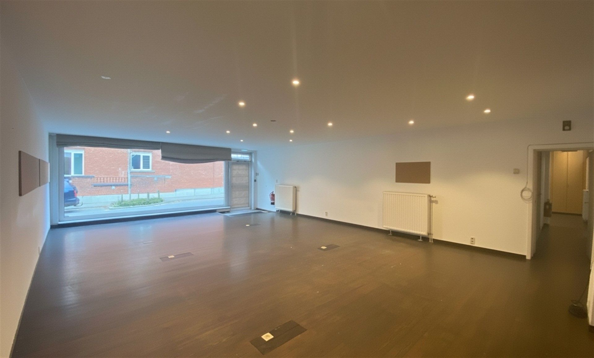 Kantoorruimte/showroom/praktijkruimte foto 4