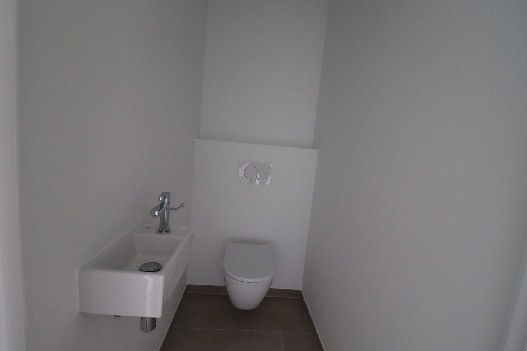 Prachtig nieuwbouwappartement op de bovenste verdieping met 2 terrassen, autostaanplaats en berging. foto 9