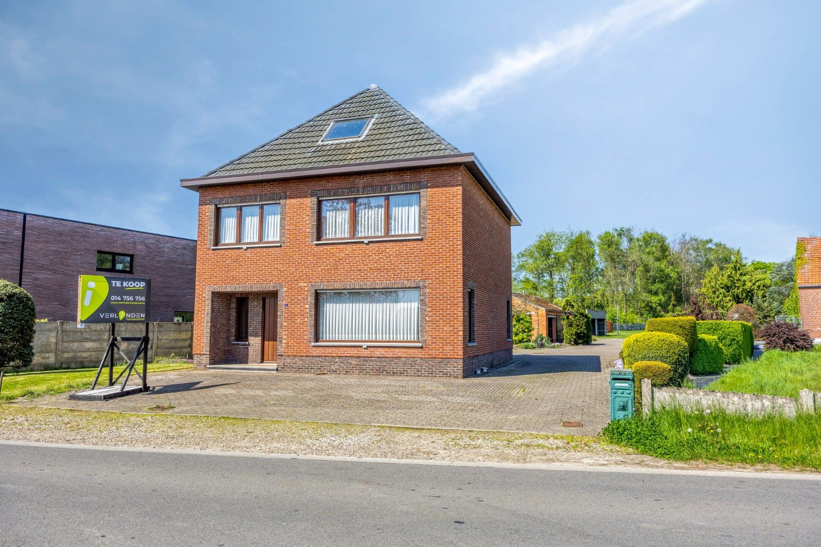 Hoofdfoto van de publicatie: Ruime op te frisse woning op een perceel van 2.210 m² !