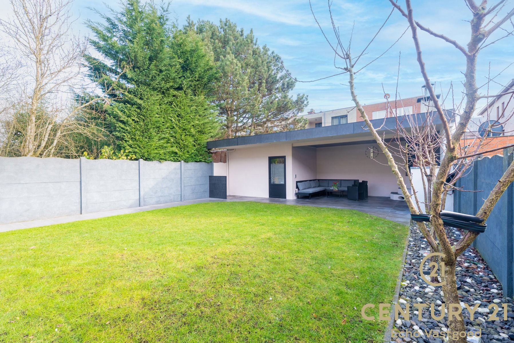 Recent gerenoveerde ruime woning met prachtige tuinlounge foto 24