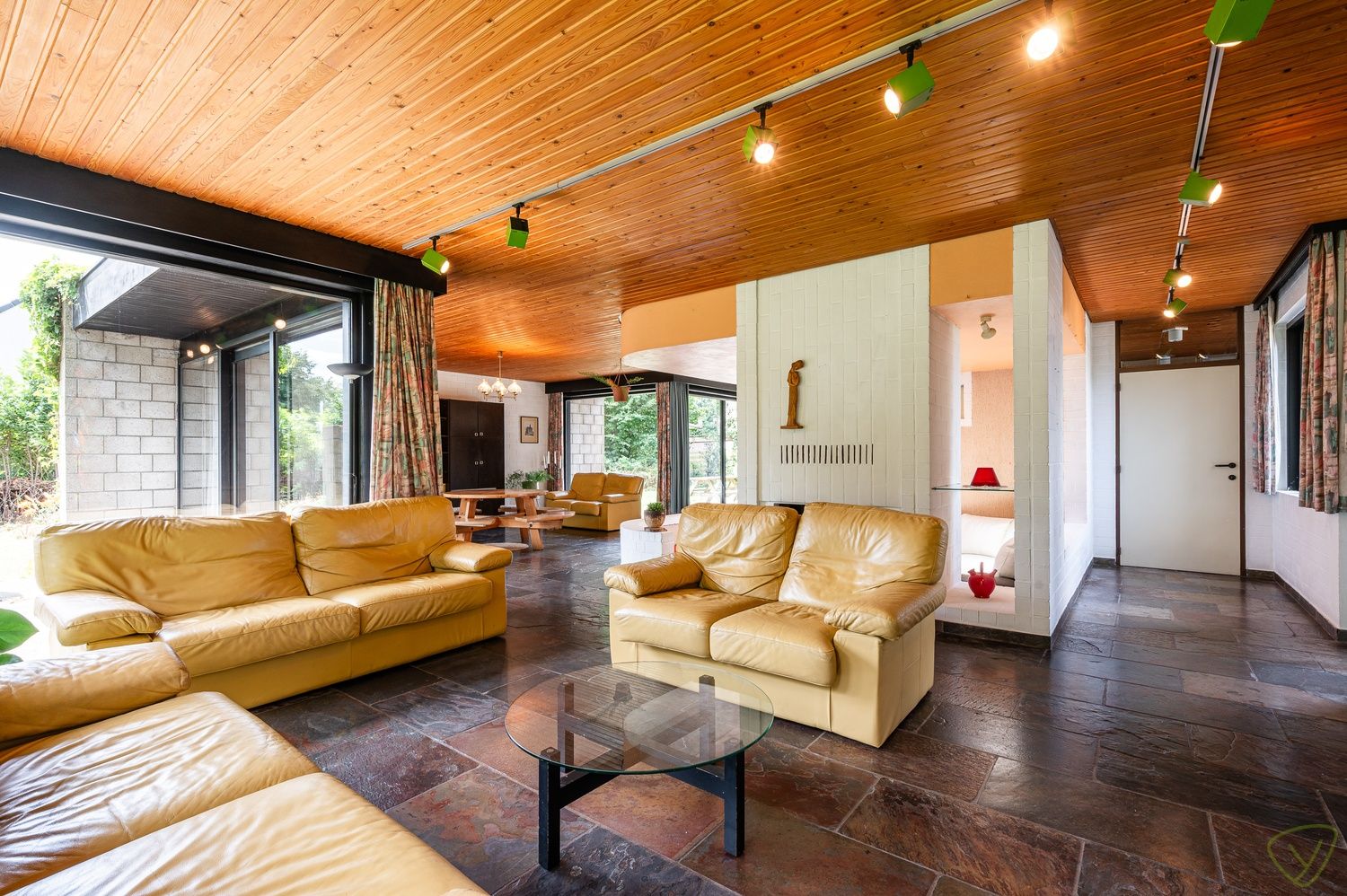 Modernistische villa met praktijkruimte en zuidwestgerichte tuin op riant perceel in Lembeke foto 4