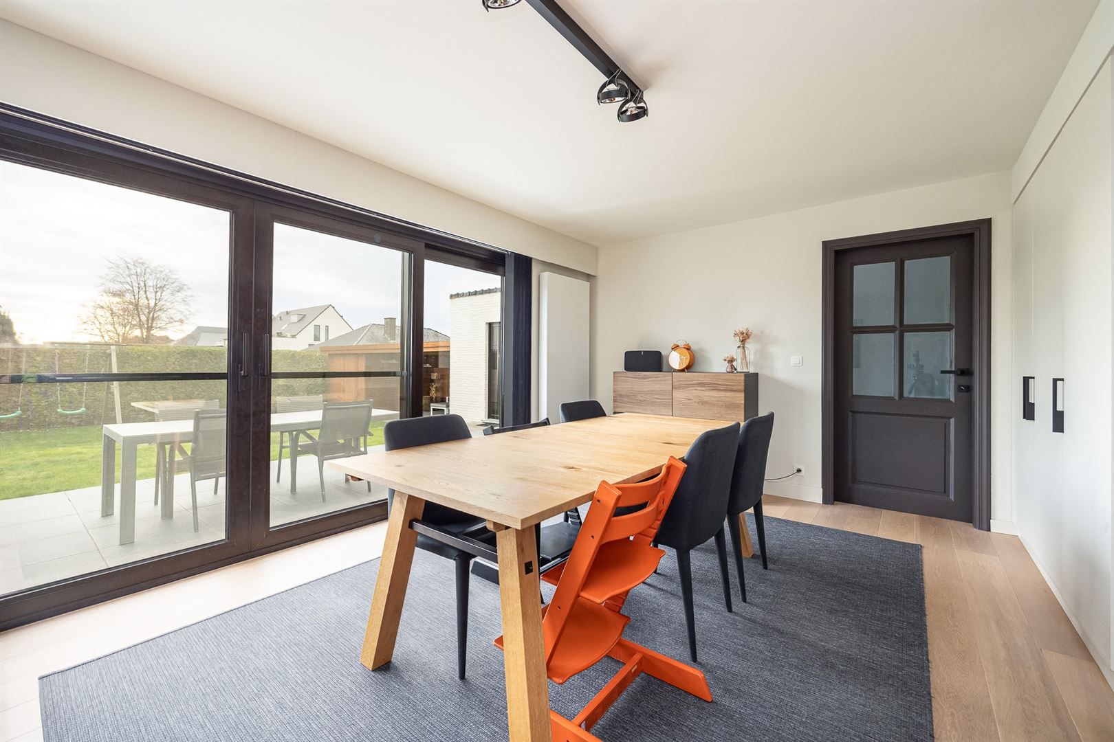 Ruime en sfeervolle OB te Heist-centrum! foto 9