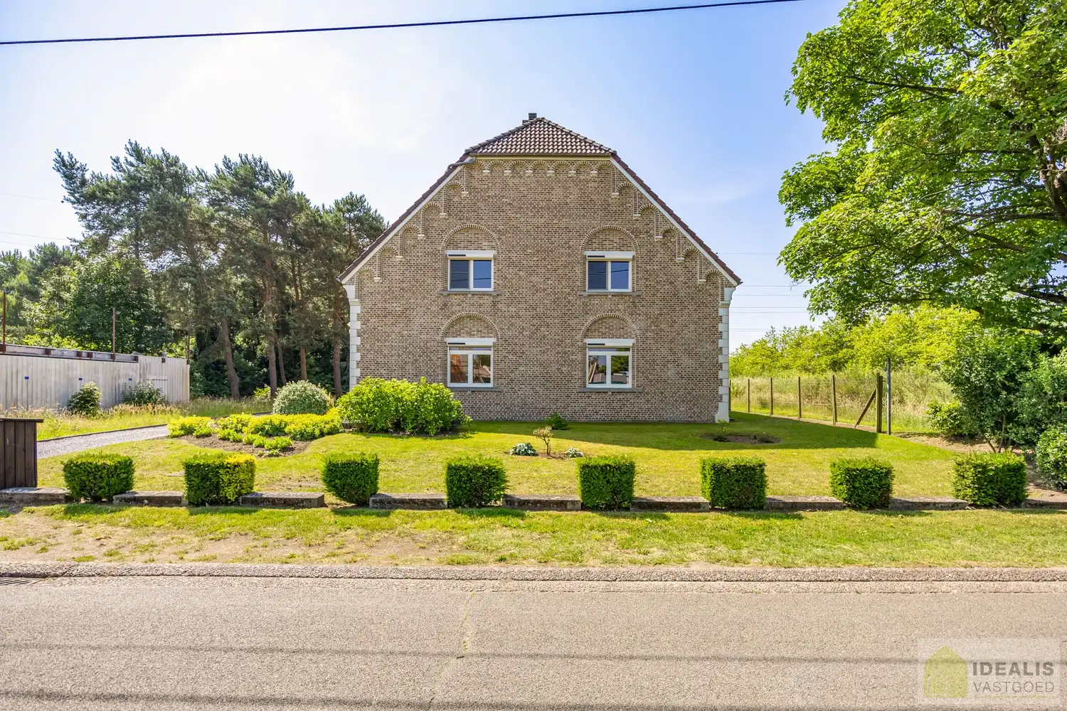 ZEER RUIM OPGEZETTE (481m²!) EN KNAP AFGEWERKTE EENGEZINSWONING OP RUSTIGE LOCATIE MET MAAR LIEFST 8!! SLAAPKAMERS foto 6