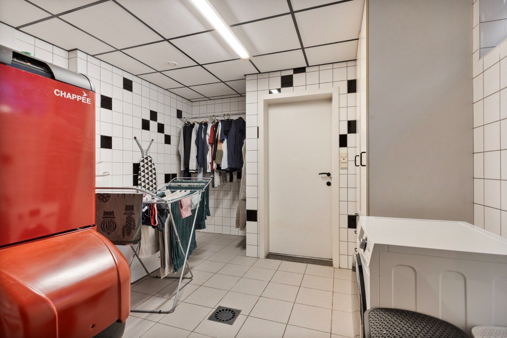 Verrassend ruime woning met knap terras en diepe tuin foto 13