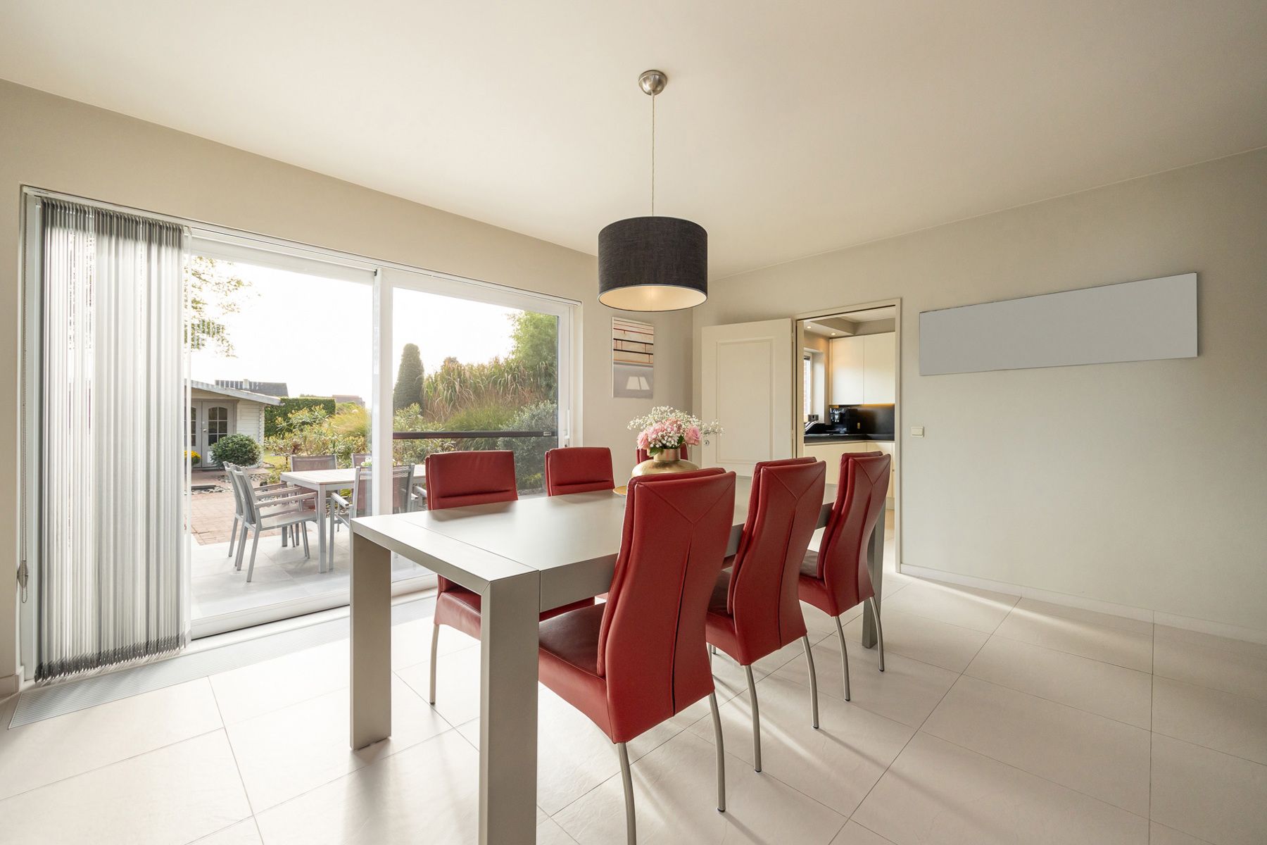 Eigentijdse gezinswoning op een perceel van ca 1.059m² in het centrum van Hoogstraten foto 4