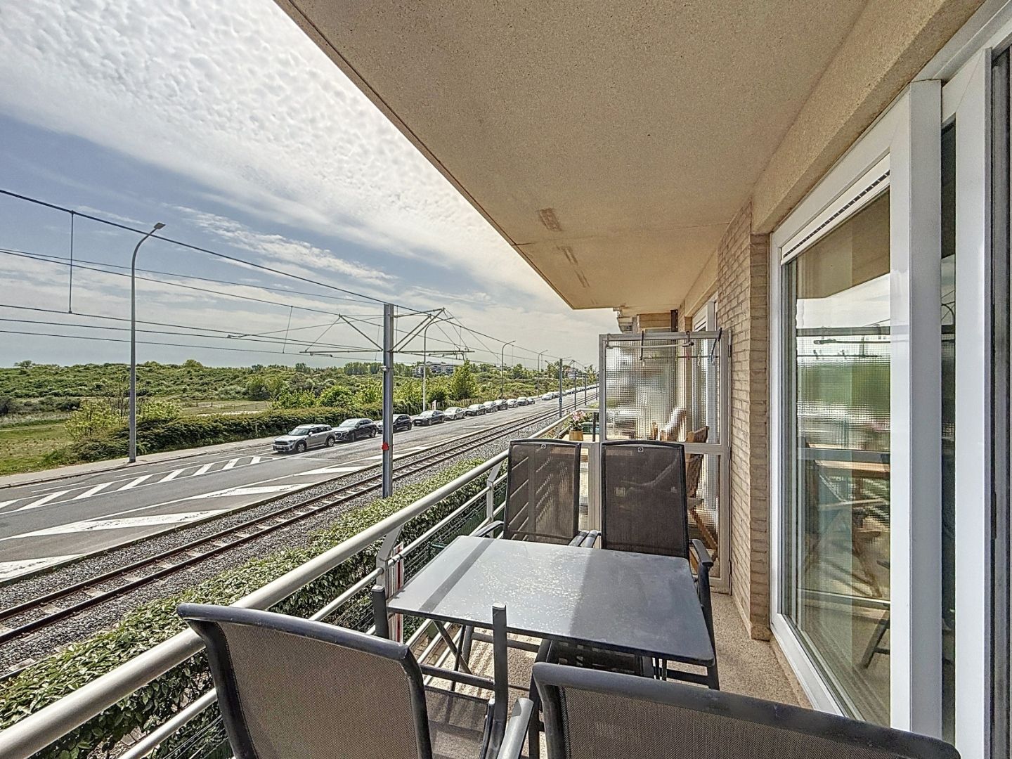 Gemeubeld appartement met zuidgericht terras vlakbij de zee te Nieuwpoort foto 2