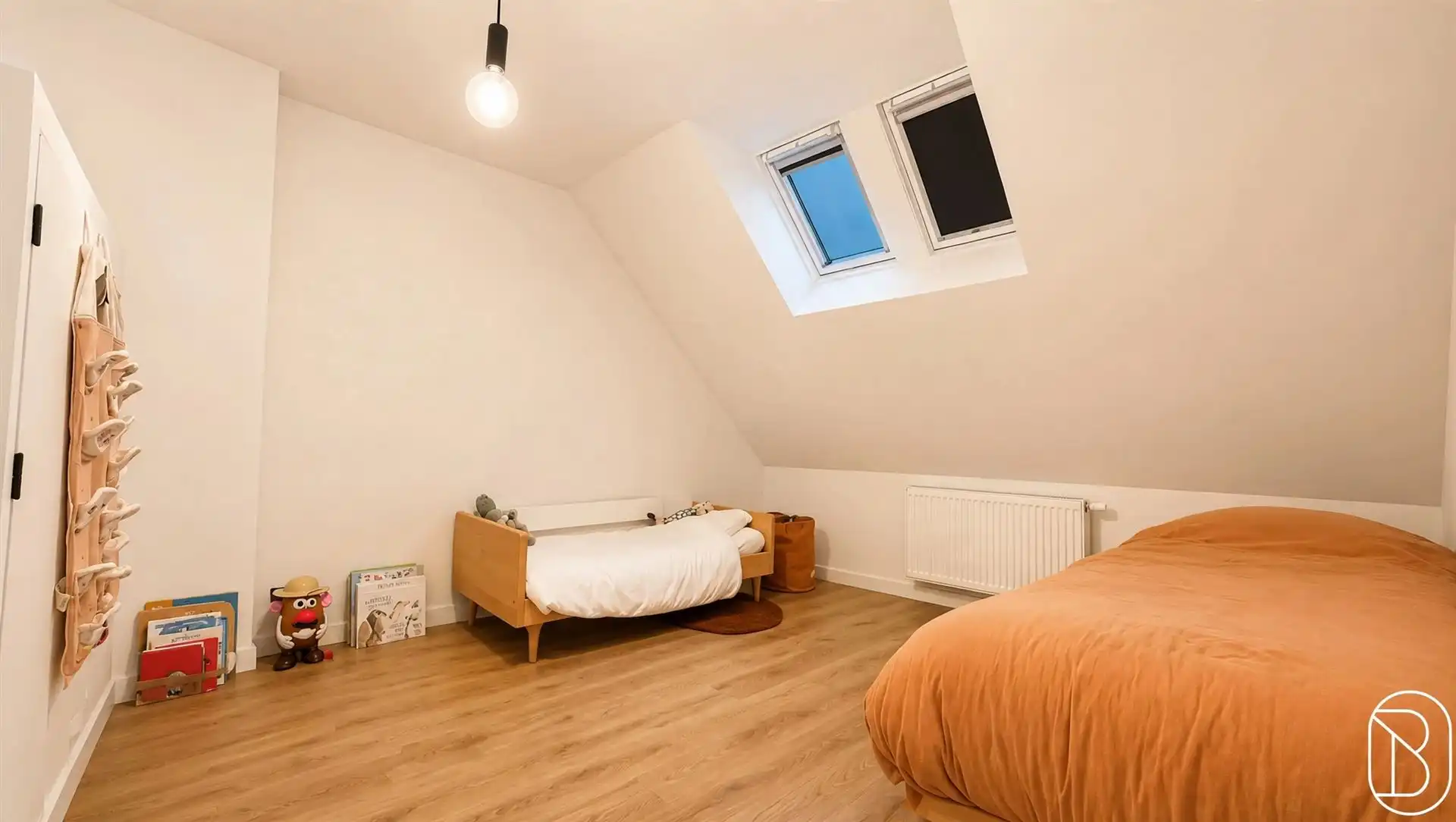 Volledig gerenoveerde woning met 3slpk, tuin en uitweg! foto 17