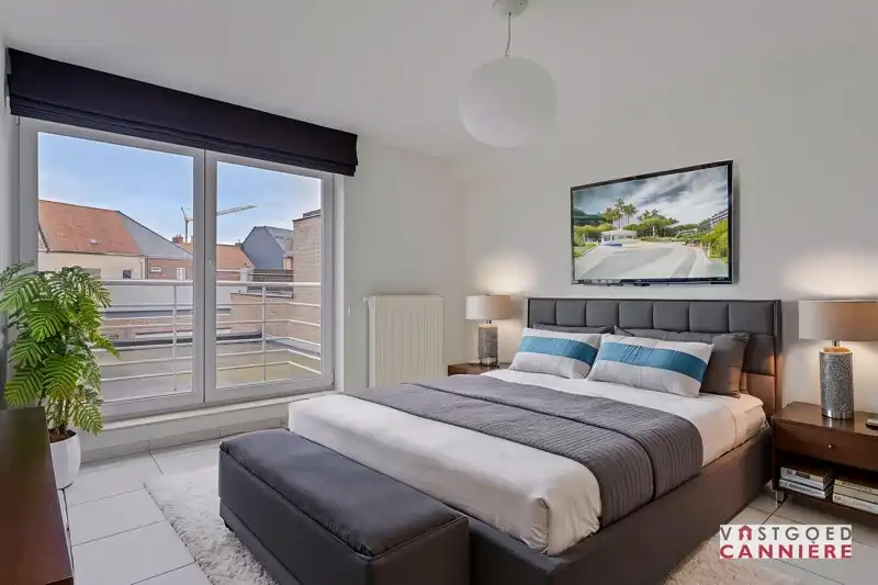 Ruim 2 slaapkamer appartement TE HUUR in residentie Den Hert in hartje Oostrozebeke! foto 10