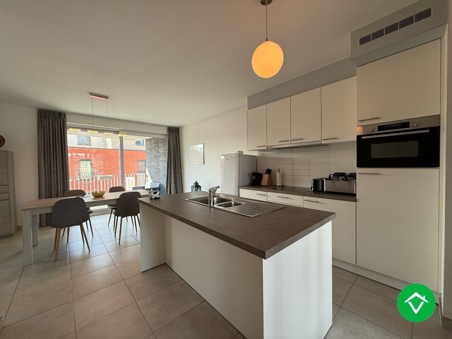 Appartement met twee slaapkamers, garage en twee terrassen te Roeselare foto 8