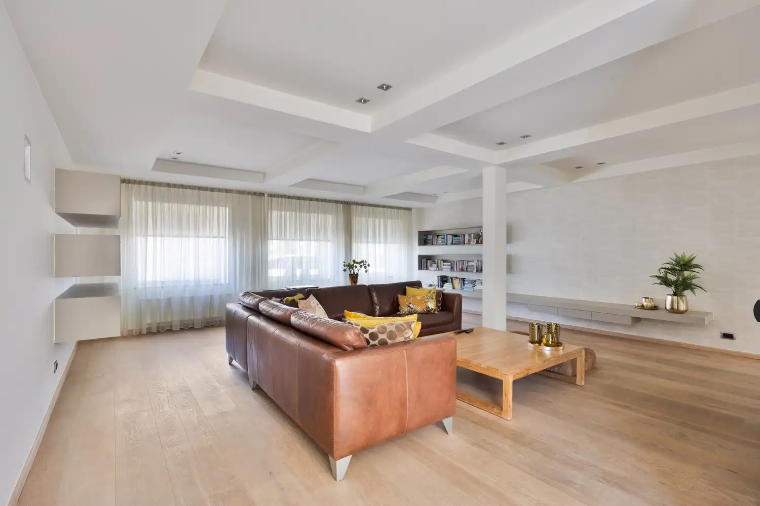 Stijlvol wonen in As: ruime, instapklare woning met tuin en garage foto 13