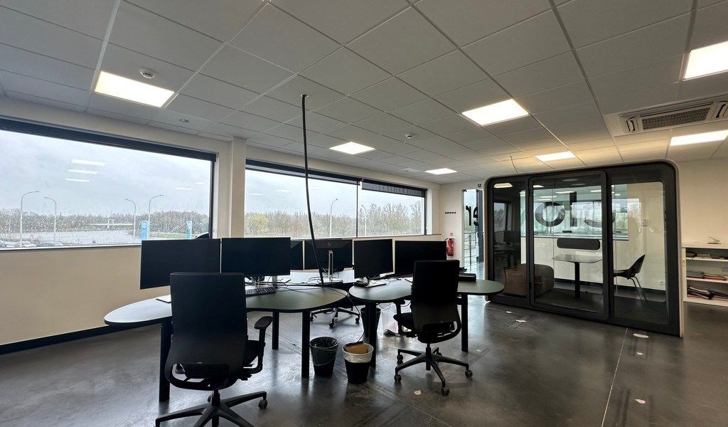 Instapklare kantoren te huur met terras vlakbij afrit R4 in Evergem foto 21
