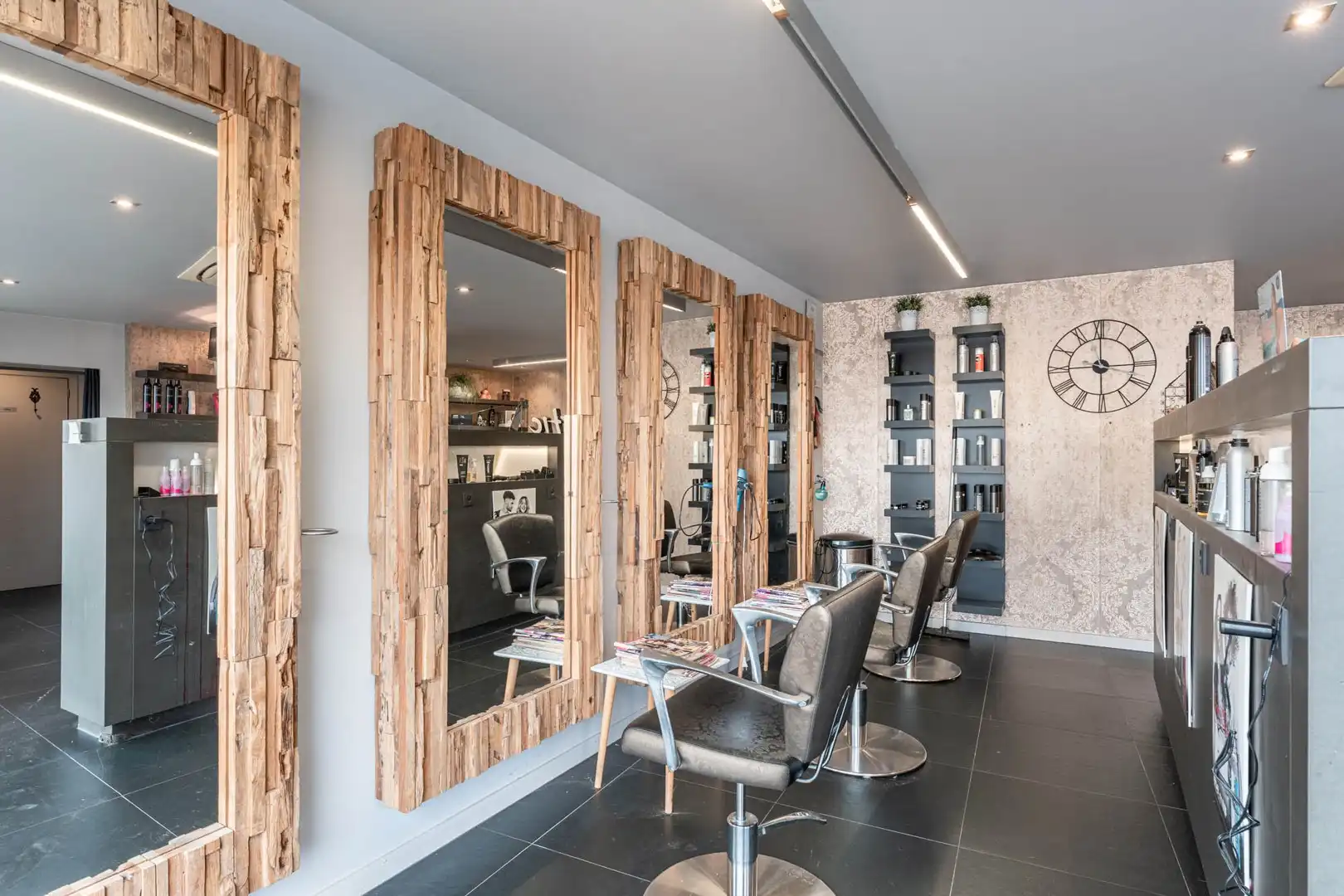 Instapklare woning met commercieel gelegen handelspand te Halen foto 24