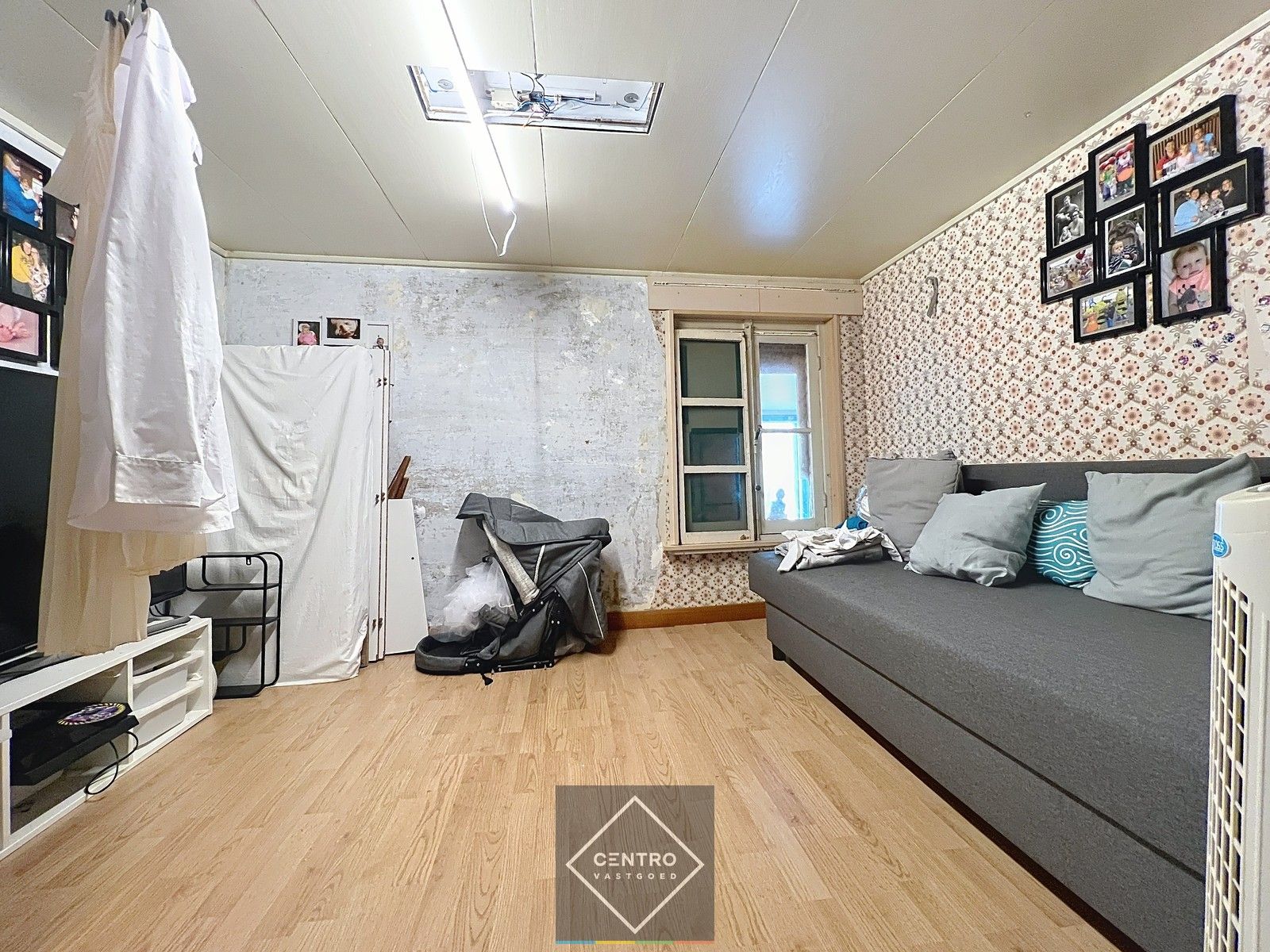 Voor de snelle beslisser! Leuke, BETAALBARE,  verder af te werken STARTERS-woning in het centrum van HEULE. foto 14