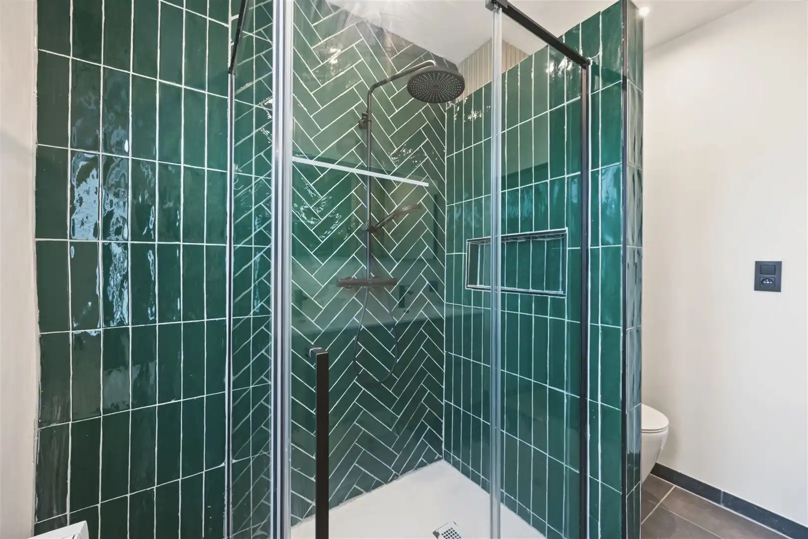 Energiezuinige en gerenoveerde woning in wijk Schoonbroek  foto 16