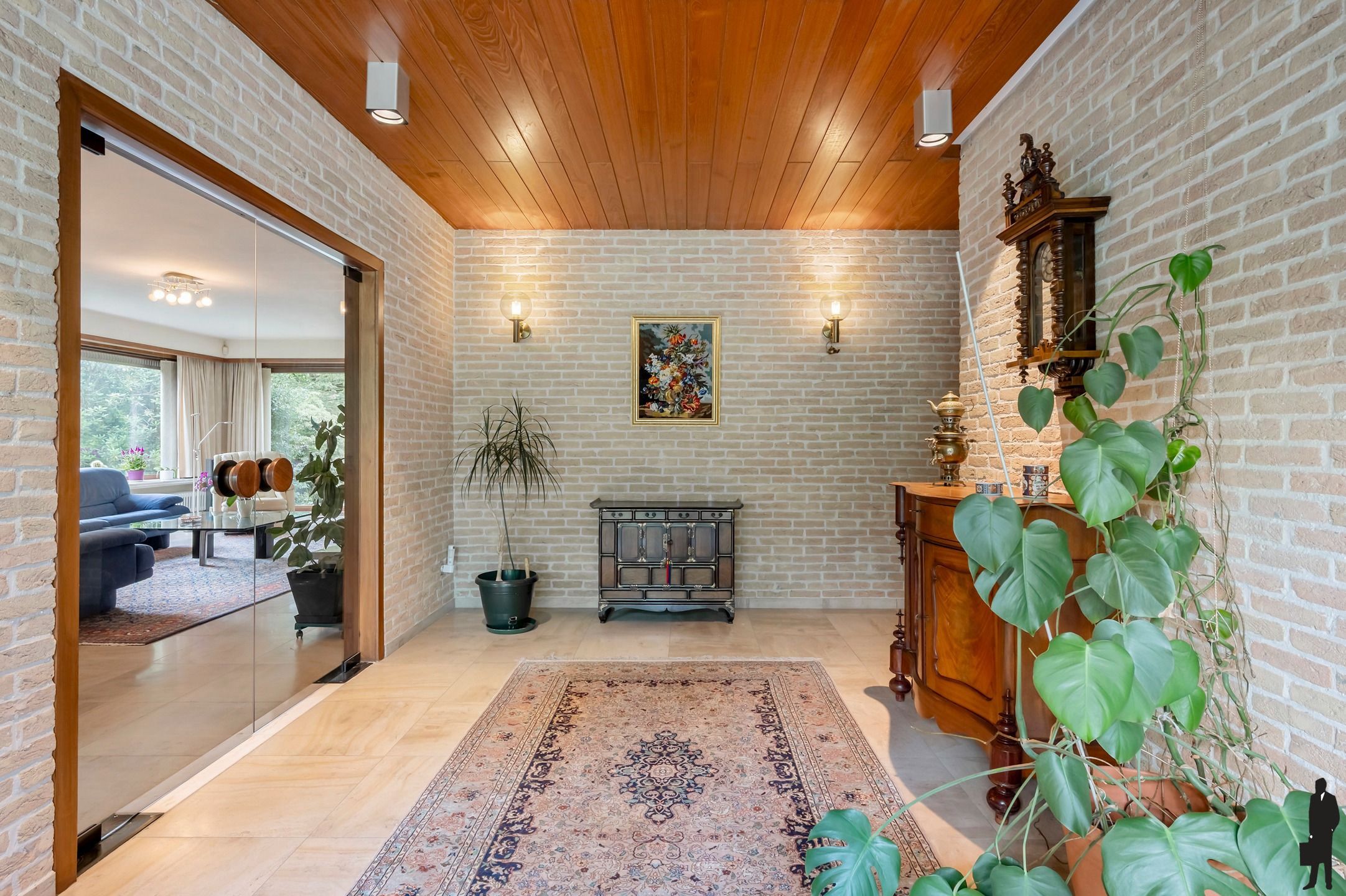 Residentieel gelegen villa op zonnig perceel van ca. 2467m²  foto 2