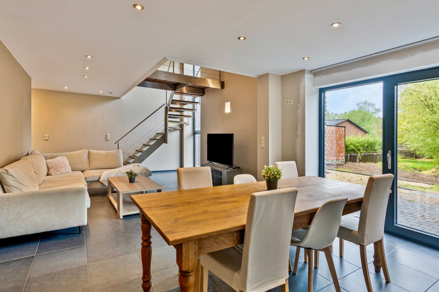 GERENOVEERDE WONING MET TUIN IN BOUTERSEM foto {{pictureIndex}}
