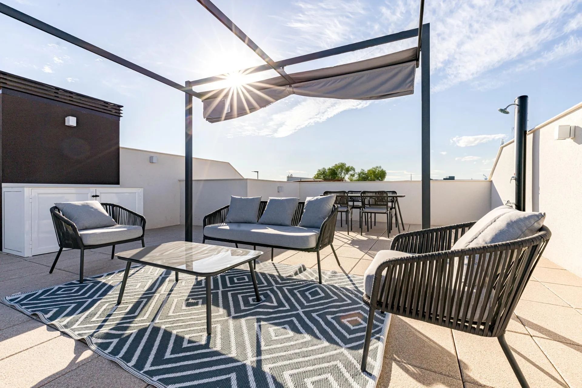 Exclusieve luxe appartementen in Pilar de la Horadada: ontdek de perfecte mix van comfort en kwaliteit in dit nieuwe complex van moderne woningen foto {{pictureIndex}}