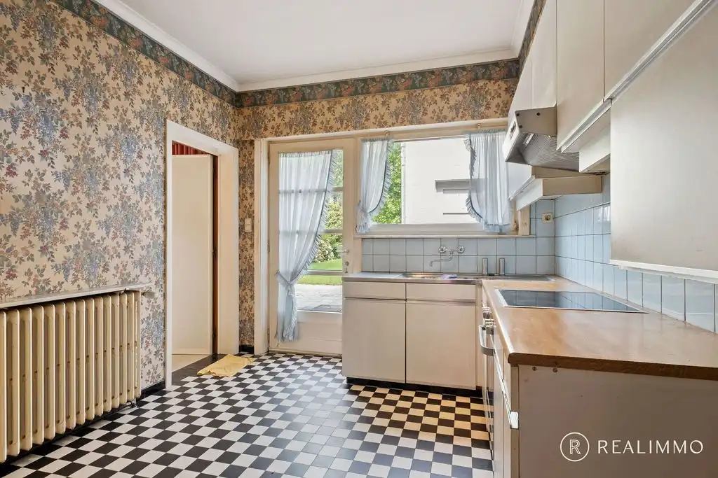 Te renoveren alleenstaande woning met tal van troeven! foto 5