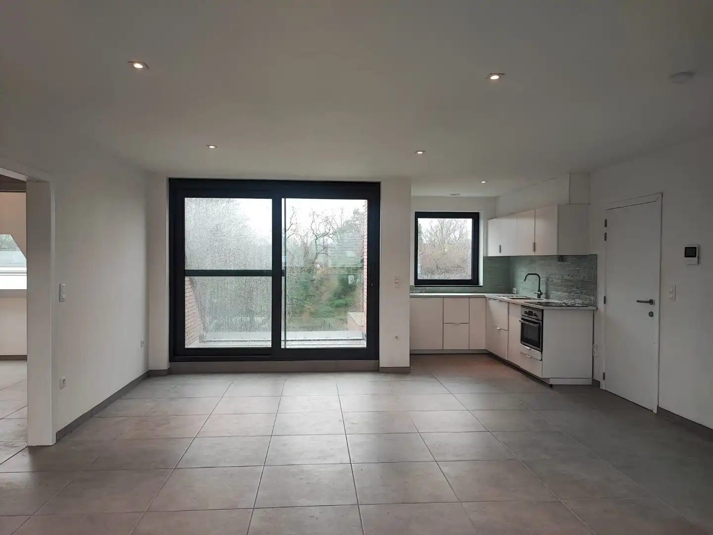 Leuk en modern 2 slaapkamer appartement gelegen te Olmen centrum ! foto 3